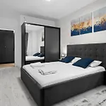 Minimalist & Grey Flat *