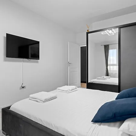 Minimalist & Grey Flat * Bukarest