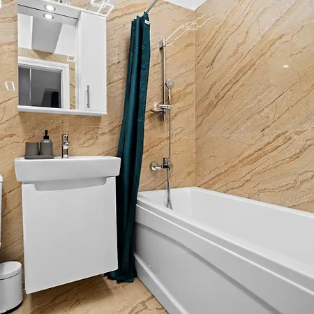 Minimalist & Grey Flat