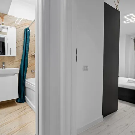 Minimalist & Grey Flat Bucarest