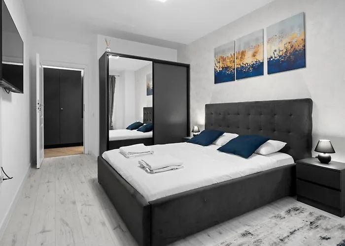 Minimalist & Grey Flat *