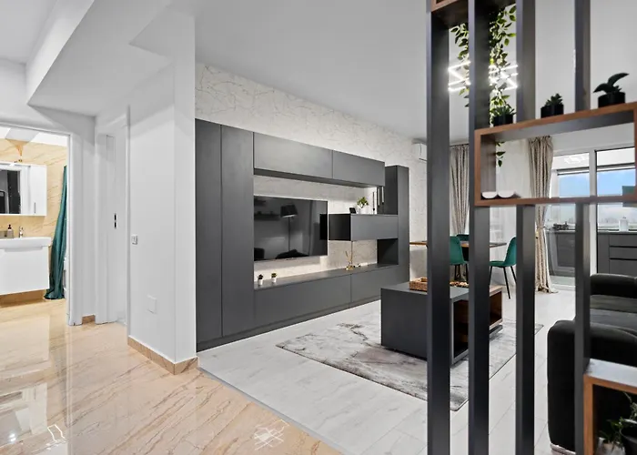 Minimalist & Grey Flat