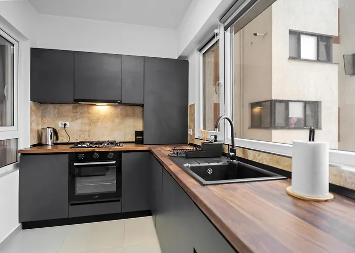 Minimalist & Grey Flat