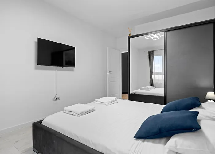 Minimalist & Grey Flat * Bucarest