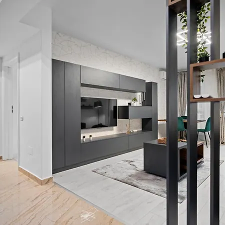 Minimalist & Grey Flat